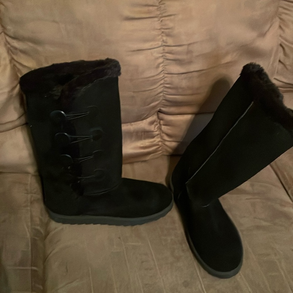 Black snow boots
